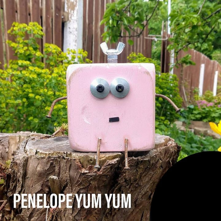 Penelope Yum Yum - Medium Scraplet
